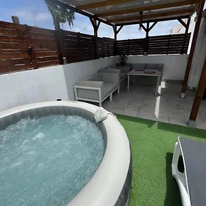 https://apartamento-agua-con-jacuzzi-y-terraza.in-canary-islands.com